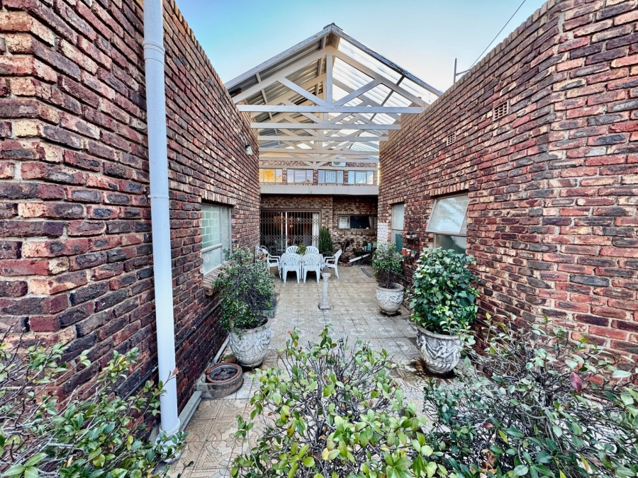 5 Bedroom Property for Sale in Van Der Hoff Park North West
